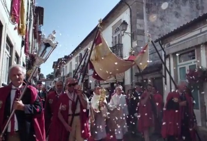 Magnificent Tapetes Floridos and the Procession of the Corpo de Deus